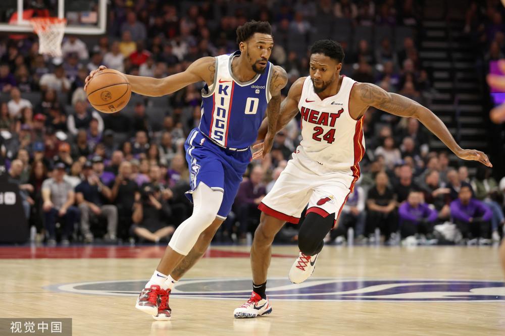 官员指控偷 官员指控偷