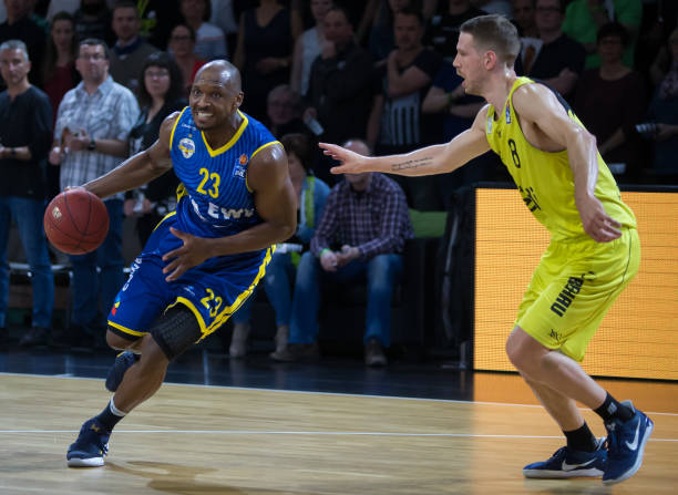 总决赛中凭 总决赛中凭